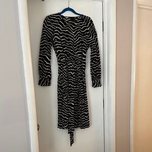 Who What Wear Black & Cream Wave-Print Midi Dress